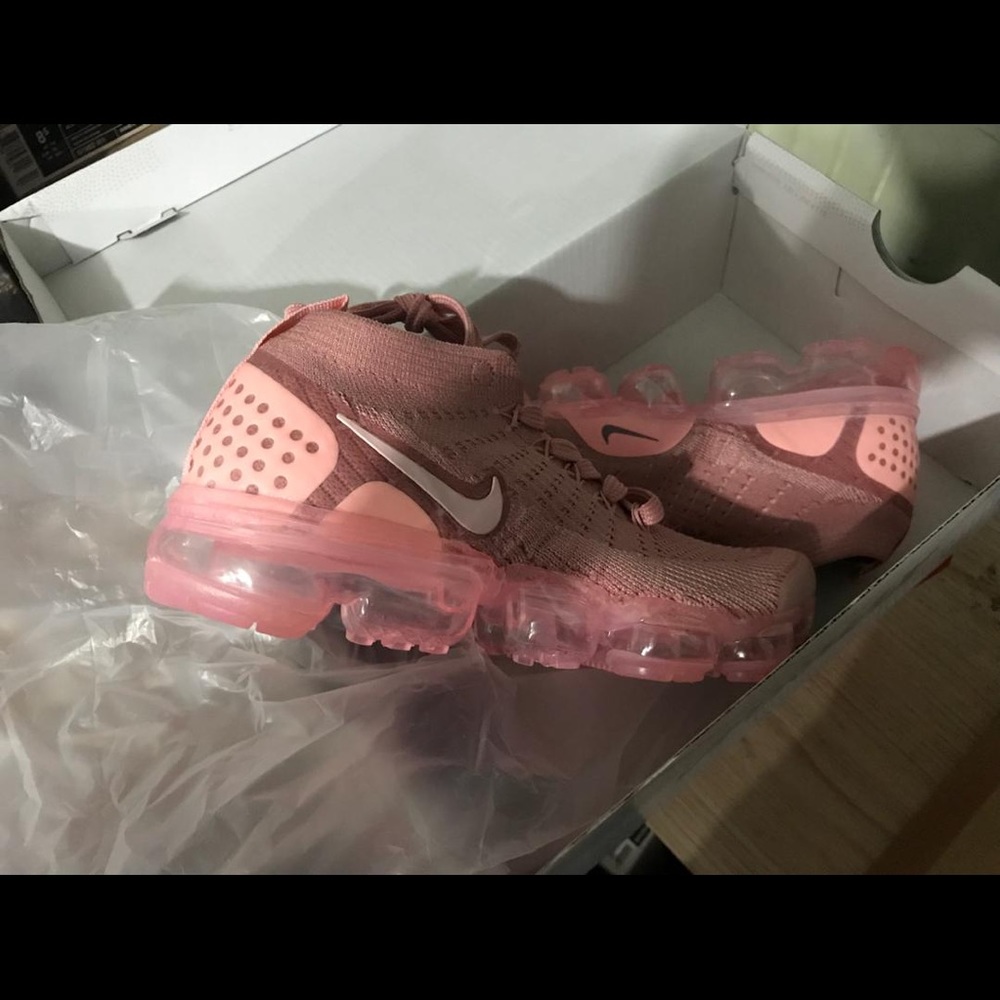 Women Nike Vapormax. Worn twice. Like new